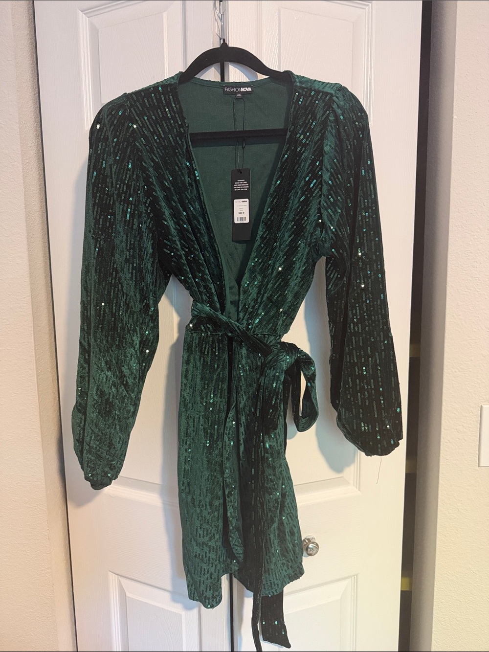 🇺🇸🎉Fashion Nova Deep Emerald Sequin Velvet Wrap Dress